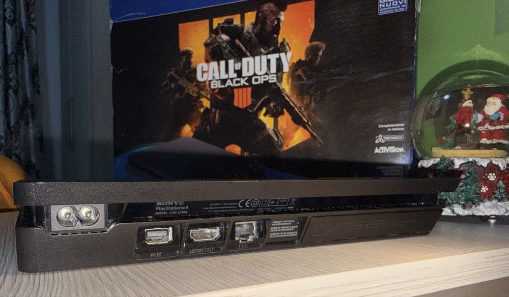 Vând PS 4 ediția cu ,,Call of duty black ops IV”,joc si manetă incluse