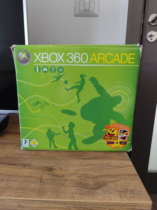 Vand XBOX360 Arcade + 2 jocuri originale FABLE 2+3