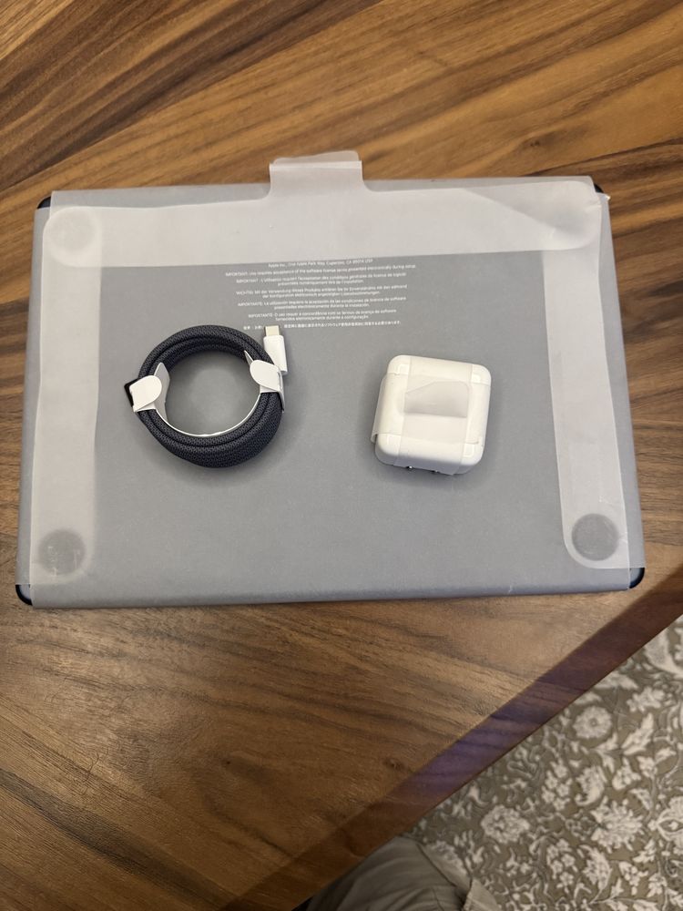 MacBook Air 13   M3  24gb 512gb