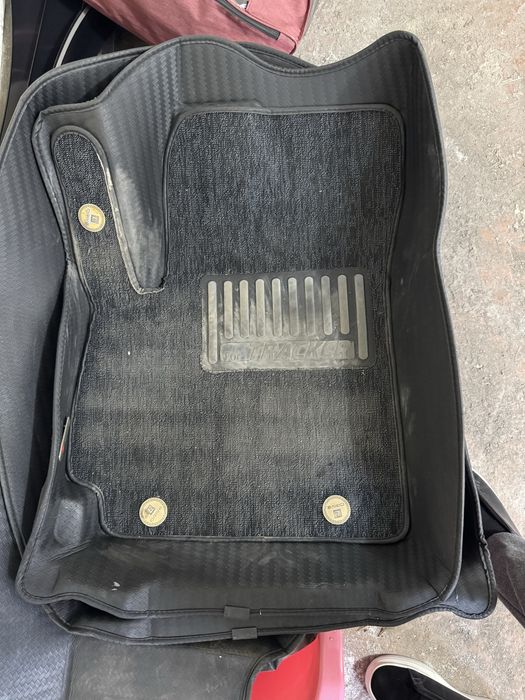 Продам полики 7D для chevrolet tracker 2