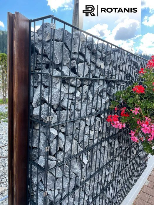 Gard din piatra tip gabion piatra concasata si panou pentru gard