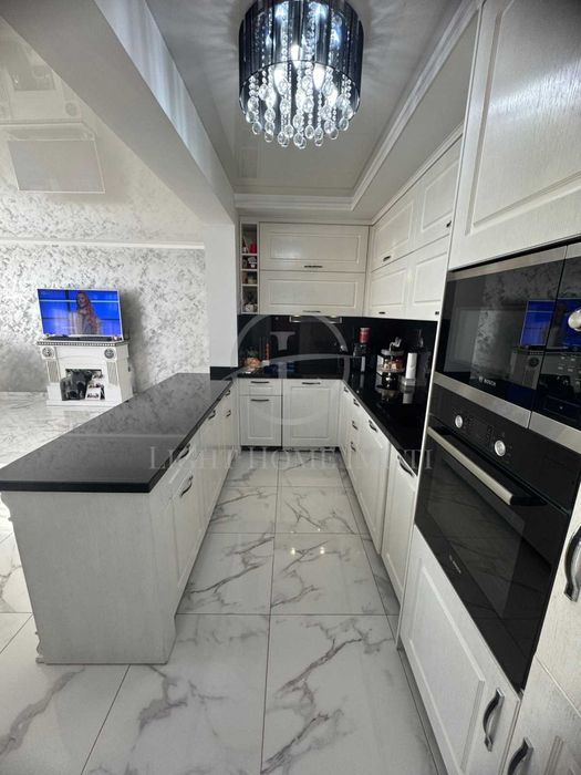 Продава се Многостаен апартамент в Пловдив, Остромила - 179 кв.м за 1649 €/кв.м - Снимка #3