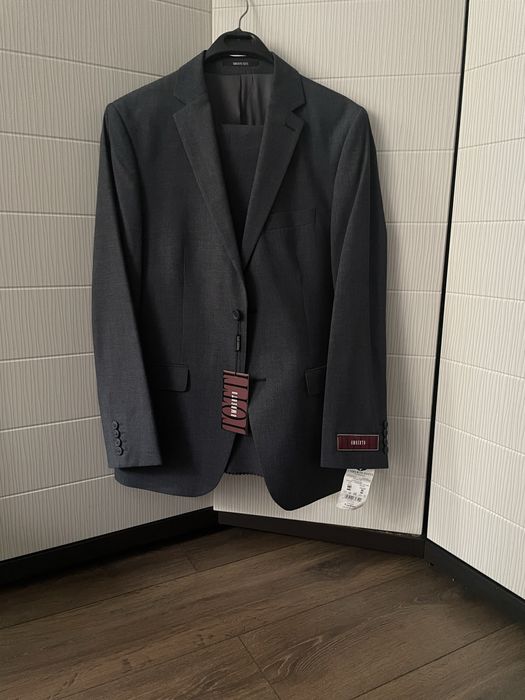 Продам новый костюм, рубашки