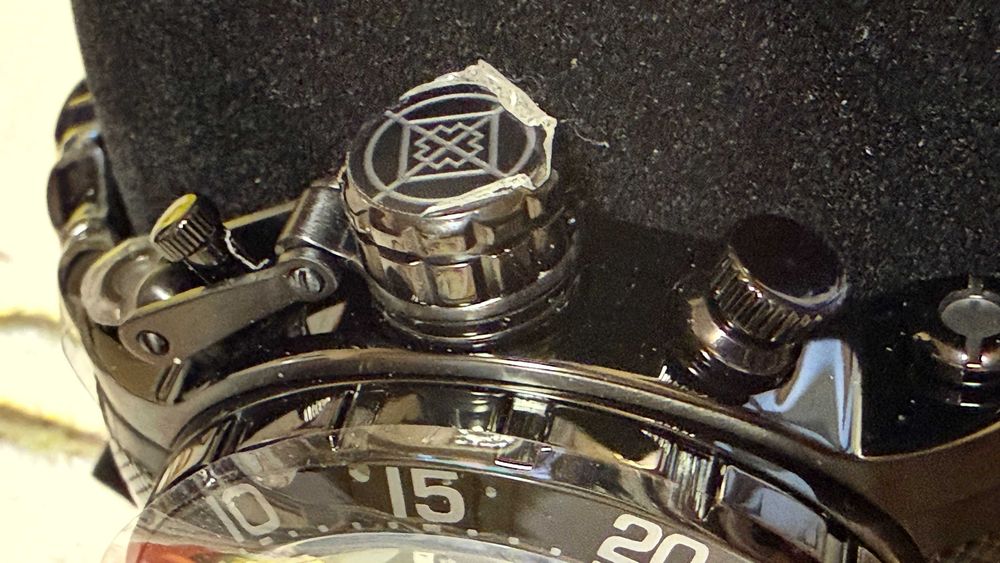 Ceas Invicta Coalition Forces nou la cutie cu tiple pe el