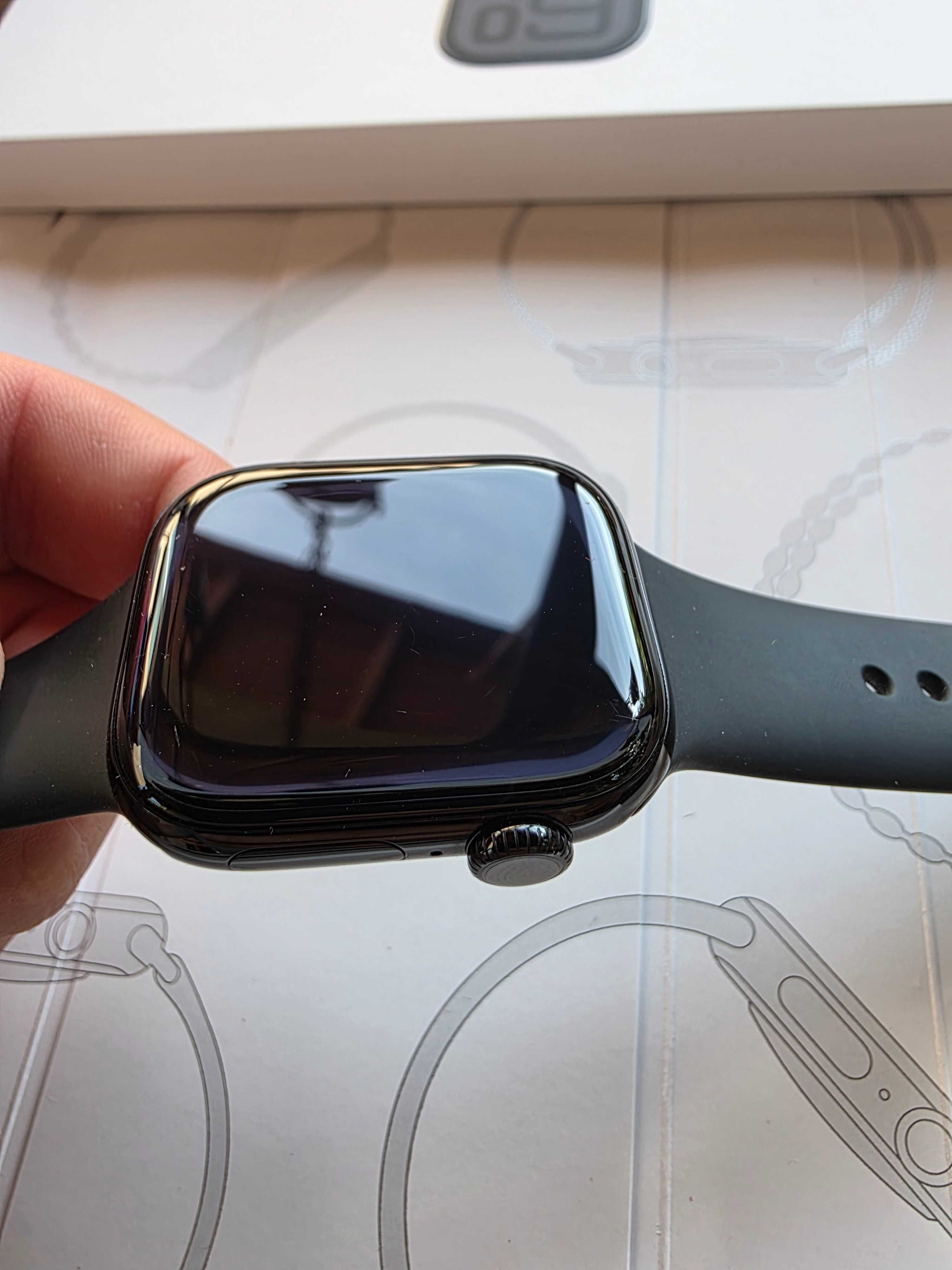 Продавам: Apple Watch Series 10 - Черен (GPS + Cellular) 42mm