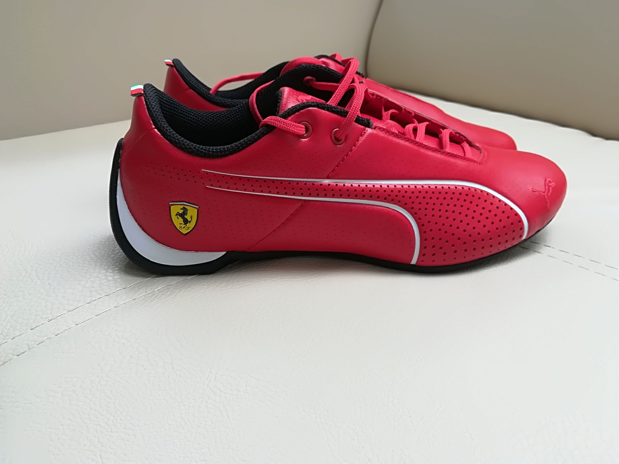 Adidasi Puma Ferrari. Future Cat
