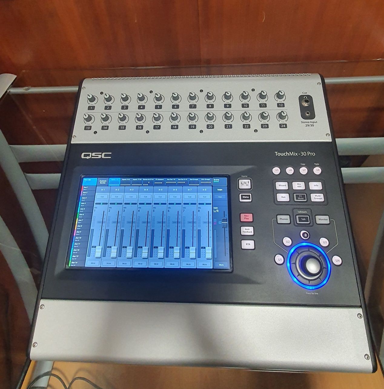 Mixer digital impecabil + Tableta IPAD, QSC TOUCHMIX