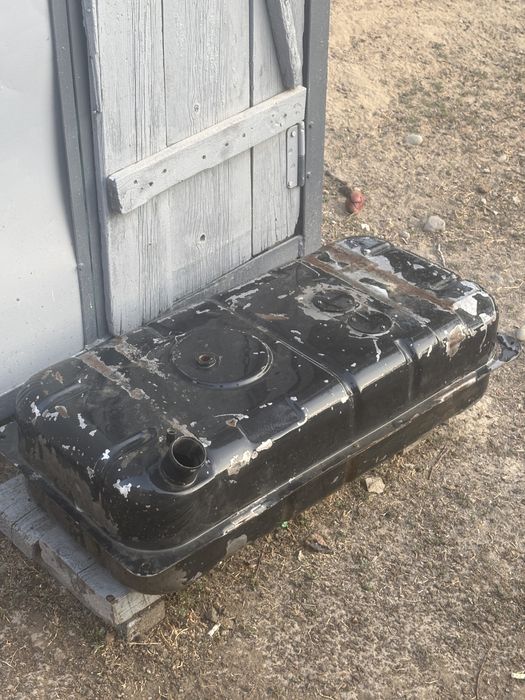 большой бак.