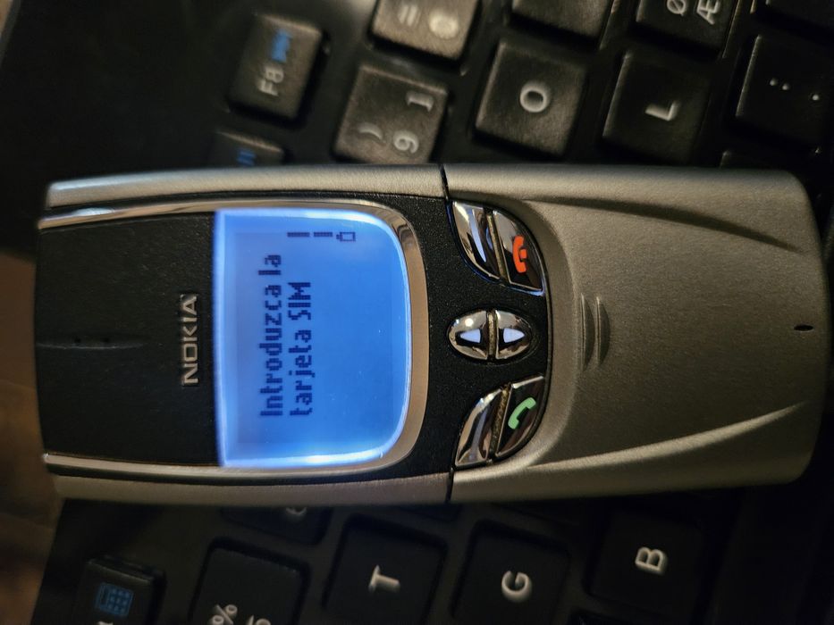 Colectionari ATENTIE! NOKIA 8850 Impecabil