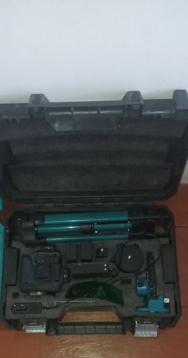 Перфоратор и Уровень лазерный продаётся почти новый