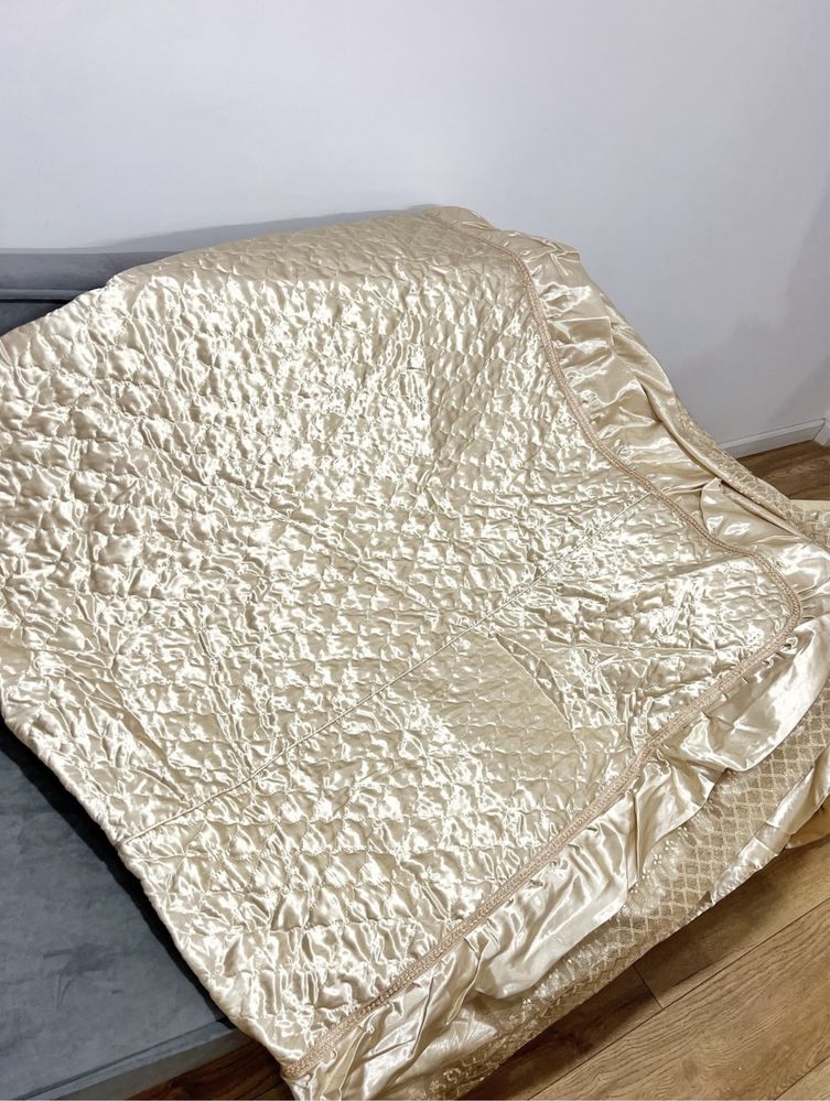 Продам новый набор одеяло покрывало наволочки золото бежевое