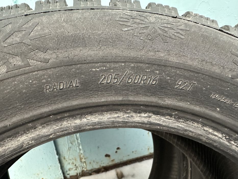 Продам Зимние шины на авто