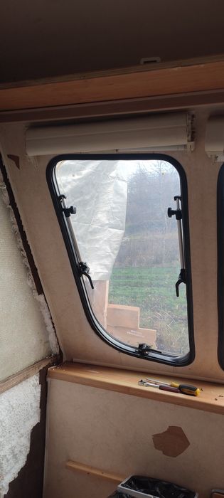 Vând geamuri din dezmembrarea unei rulote Swift Sandymere 2000.
Au bal