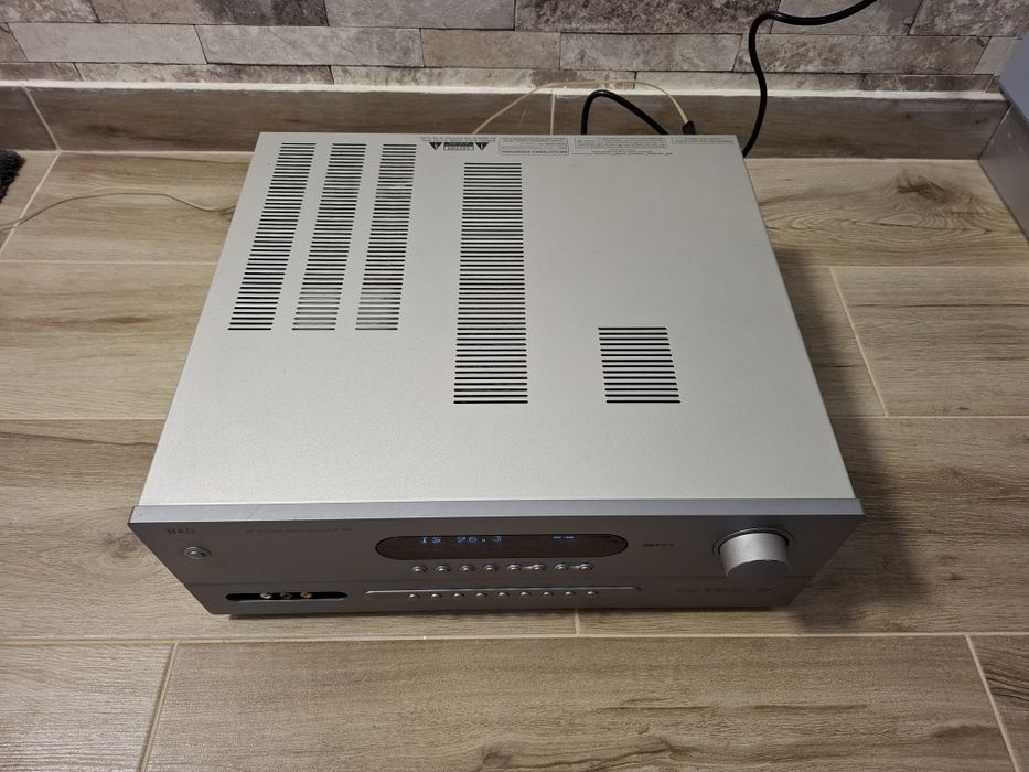 Amplituner  NAD  T 754