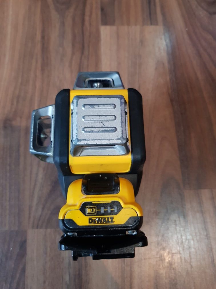 Dewalt DCE089G,laser la 360⁰ cu linii verzi.