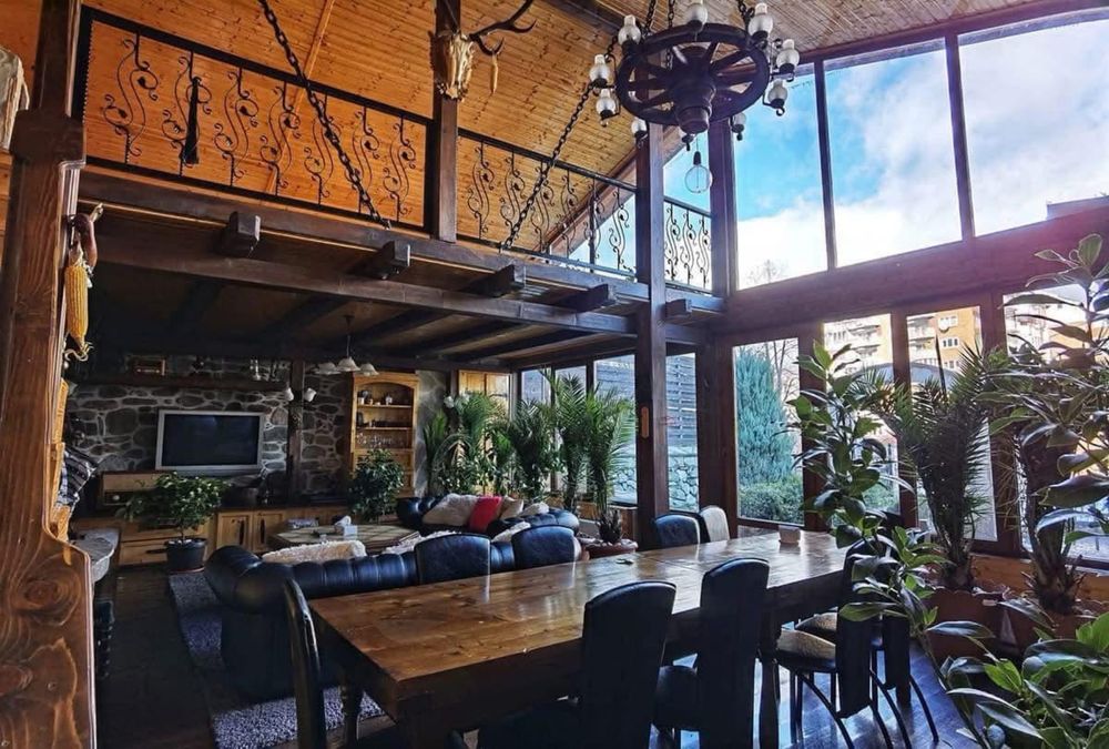 Casă spațioasă 6 dormitoare + casă tip A-Frame în