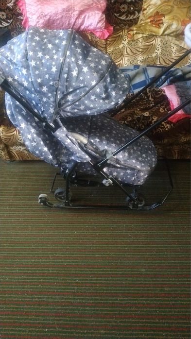 Детские санки закрытые