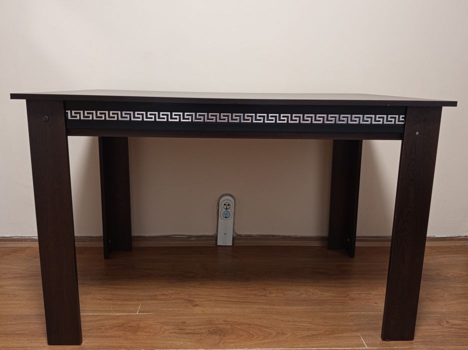 Трапезна маса с кант цвят венге