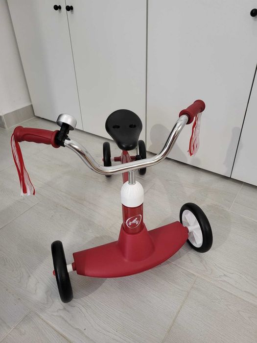 Tricicleta / Cvadriciclu FARA pedale Radio Flyer Scoot About, NOU.