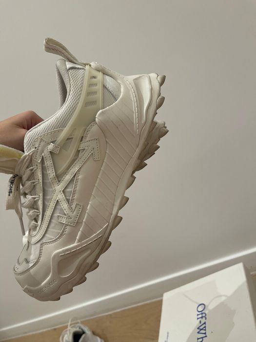 Off white odsy 44 white stare foarte buna