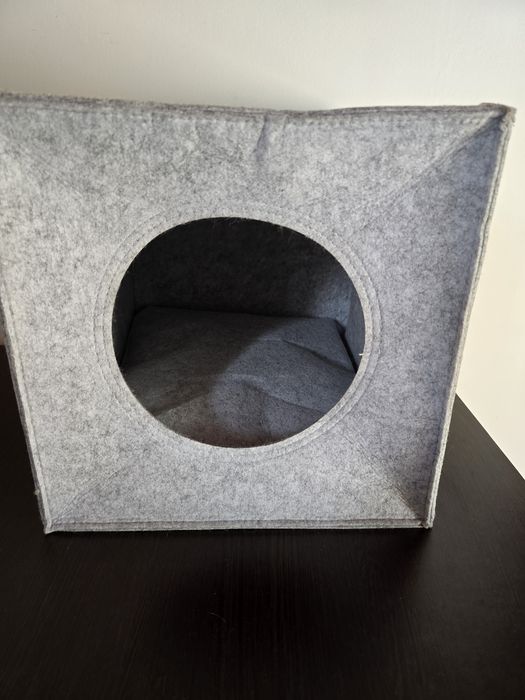 Pat pisica din fetru