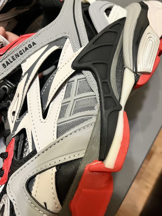 НАМАЛЕНА ЦЕНА!!!  Продавам оригинални Balenciaga track 2.0