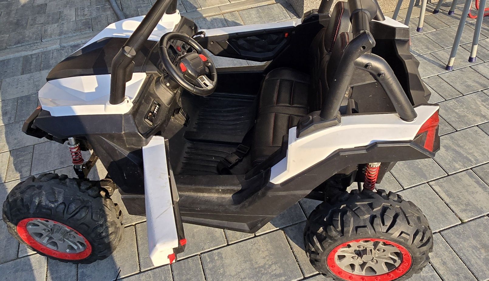 Masinuta 4x4 2copii xmx603