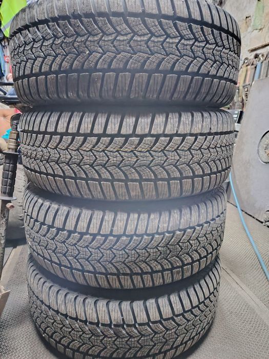 Jante grupul WAG cu anvelope noi de iarnă, mărimea 225/45/R17 DOT 2425