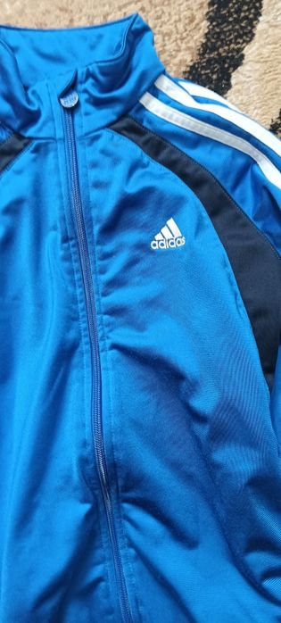 Vând pantaloni adidas