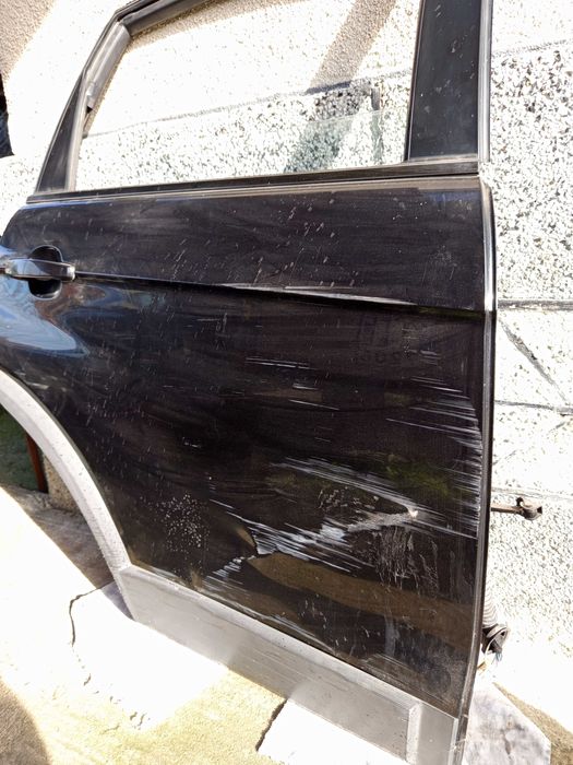 Задна дясна врата