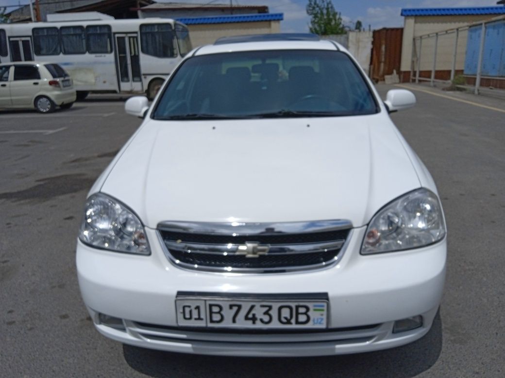 Lacetti 1.6 sotiladi