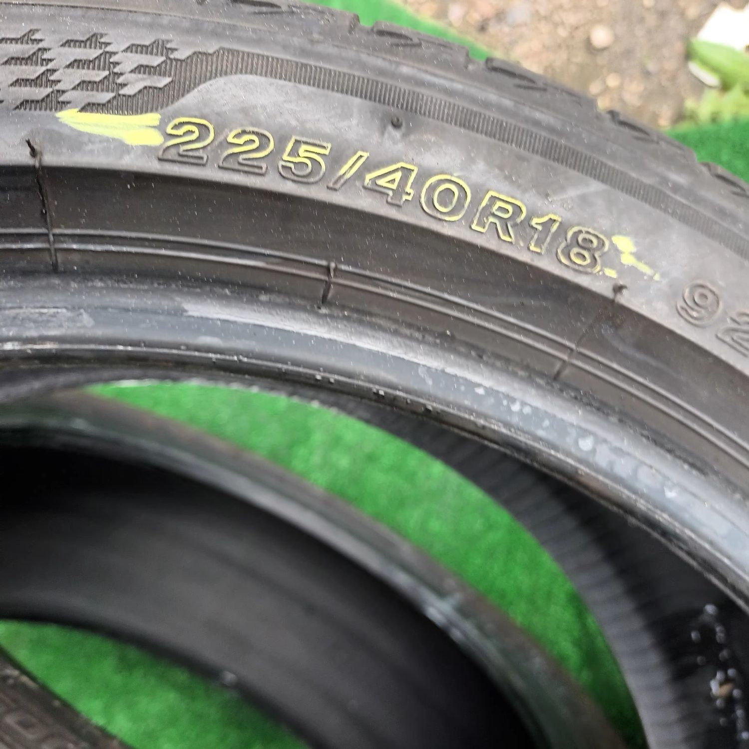 225 40 18 BRIDGESTONE 2бр летни дот 2021г