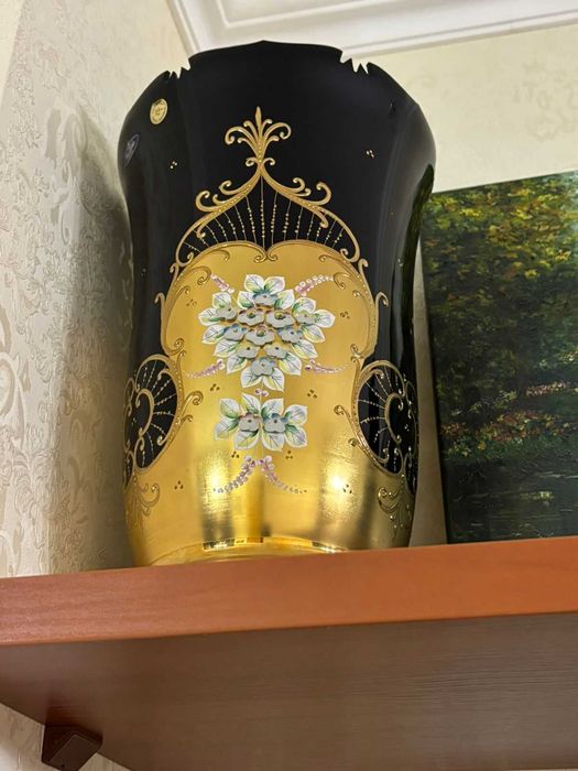 Продам Вазу черную  б\у