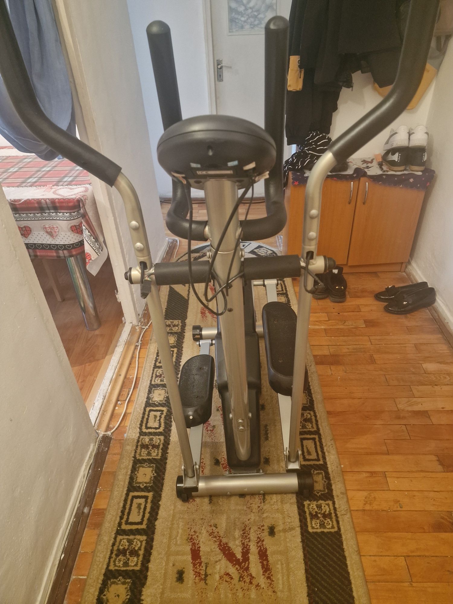 Vând bicicletă fitness