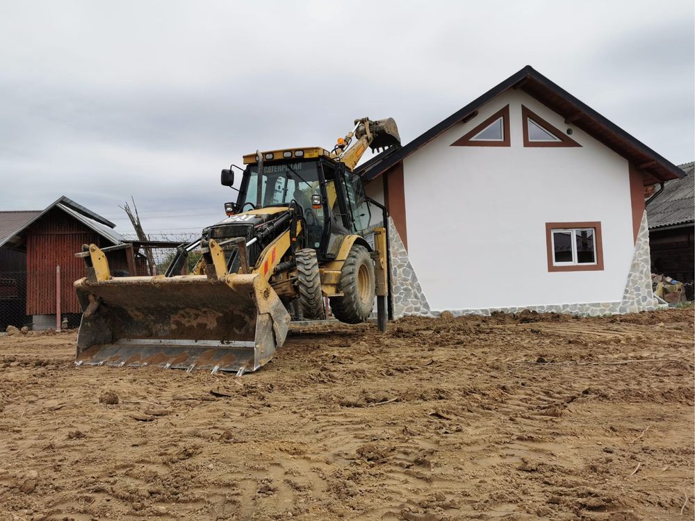 De inchiriat miniescavator Caterpillar