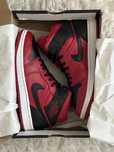 Jordan 1 Mid + Cadou Crease Protector