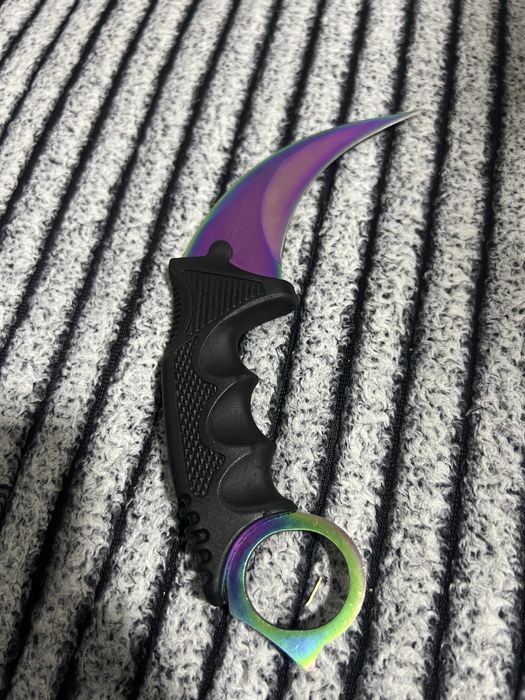 Vând joc Counter Strike Source DVD + Karambit Fade