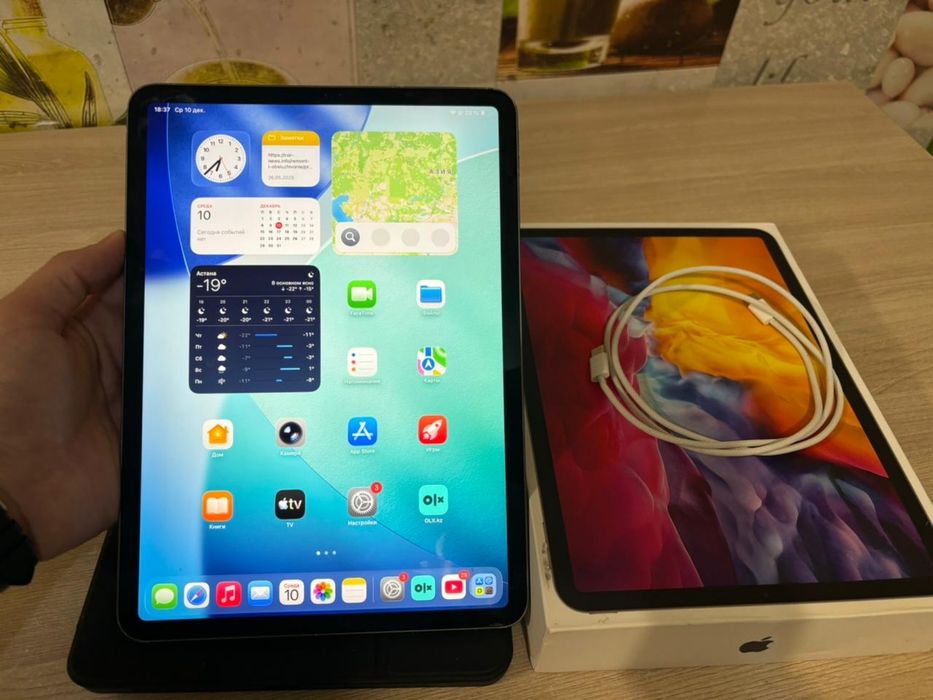 Мощный Планшет Apple iPad Pro 11/128gb Original продам срочно.Торг