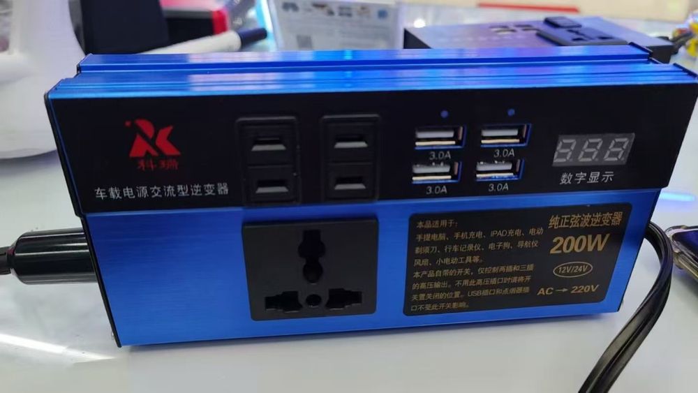 Инвертор 12V/24V към 220V – 200W с 4 USB порта