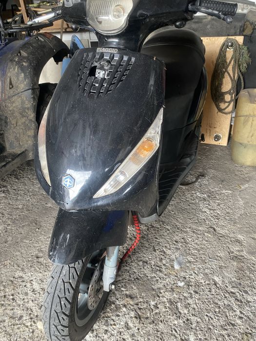scuter piaggio 4t cu motor de 49cc