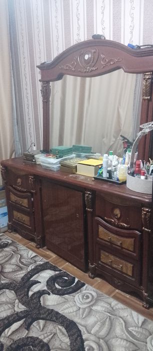 продается комод с зеркалом