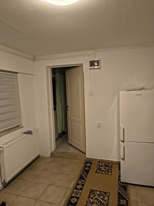Închiriez corp separat la curte