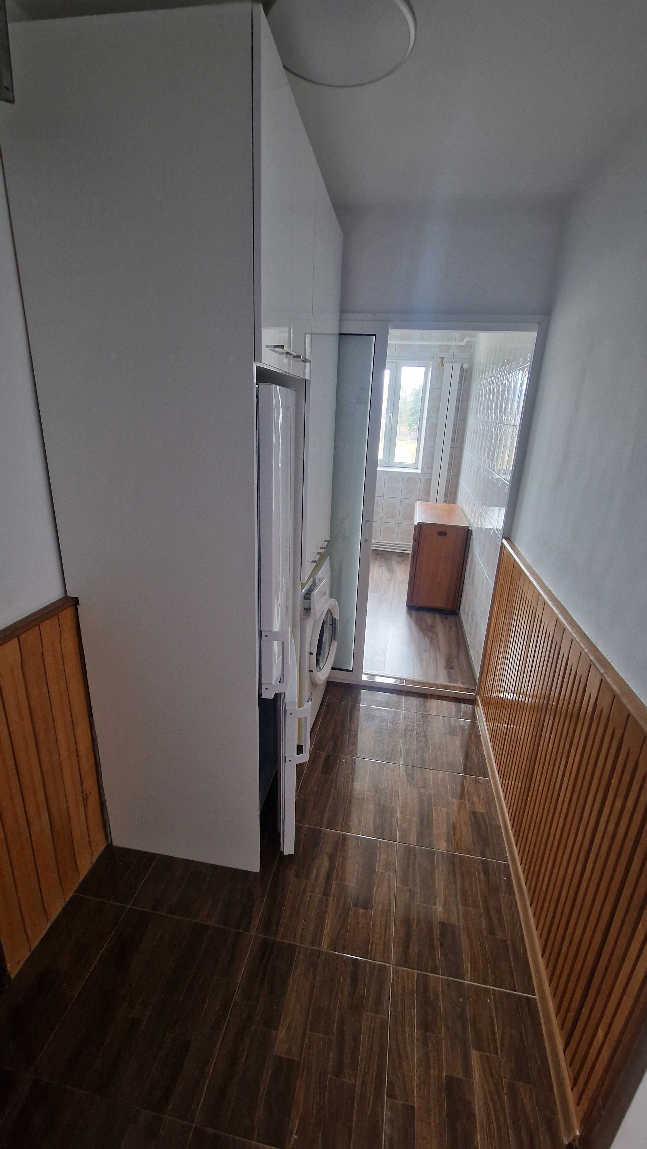 Vânzare Apartament Breaza de Sus - 3 Camere - Decomandat, Etaj 4/4