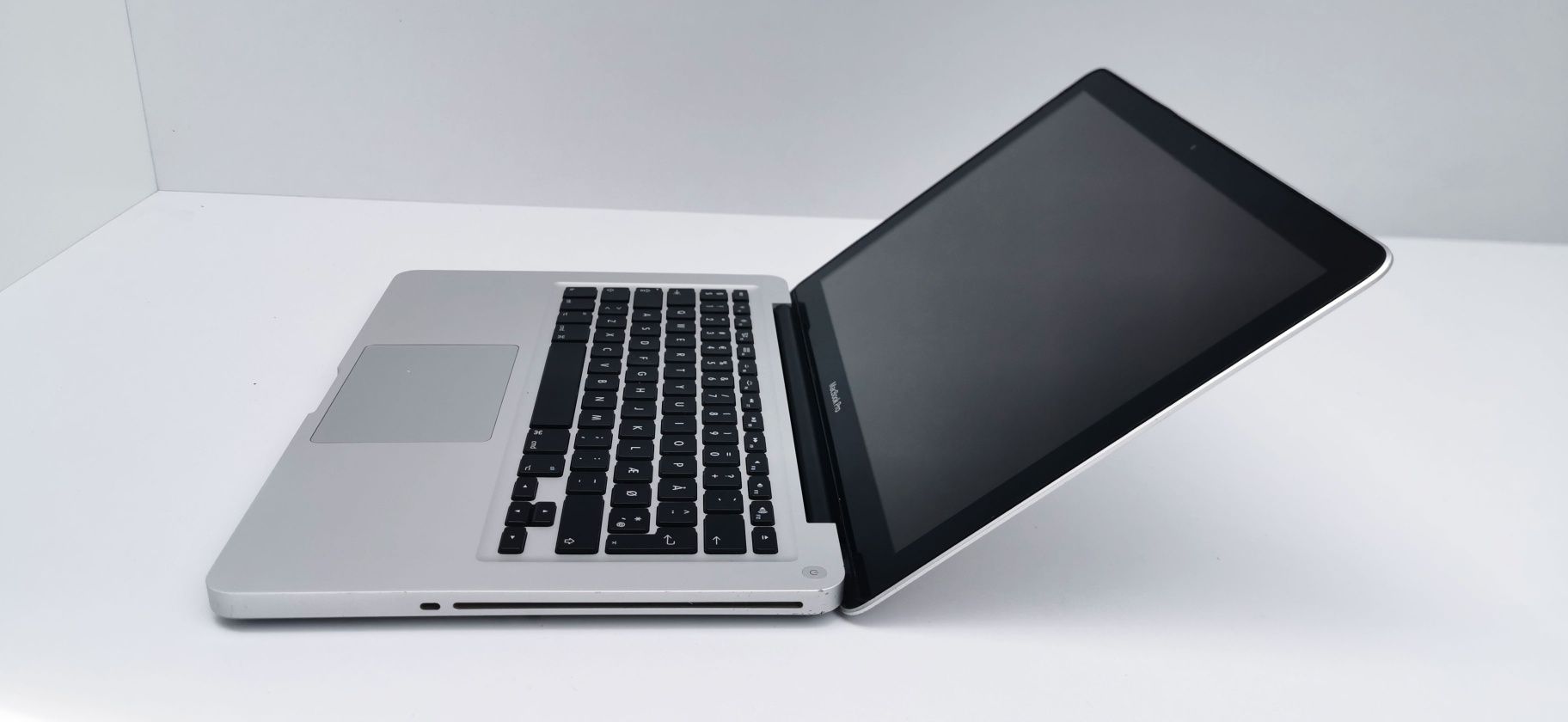 Apple MacBook Pro A1278 Impecabil cu Procesor 256 GB SSD si 8 GB RAM