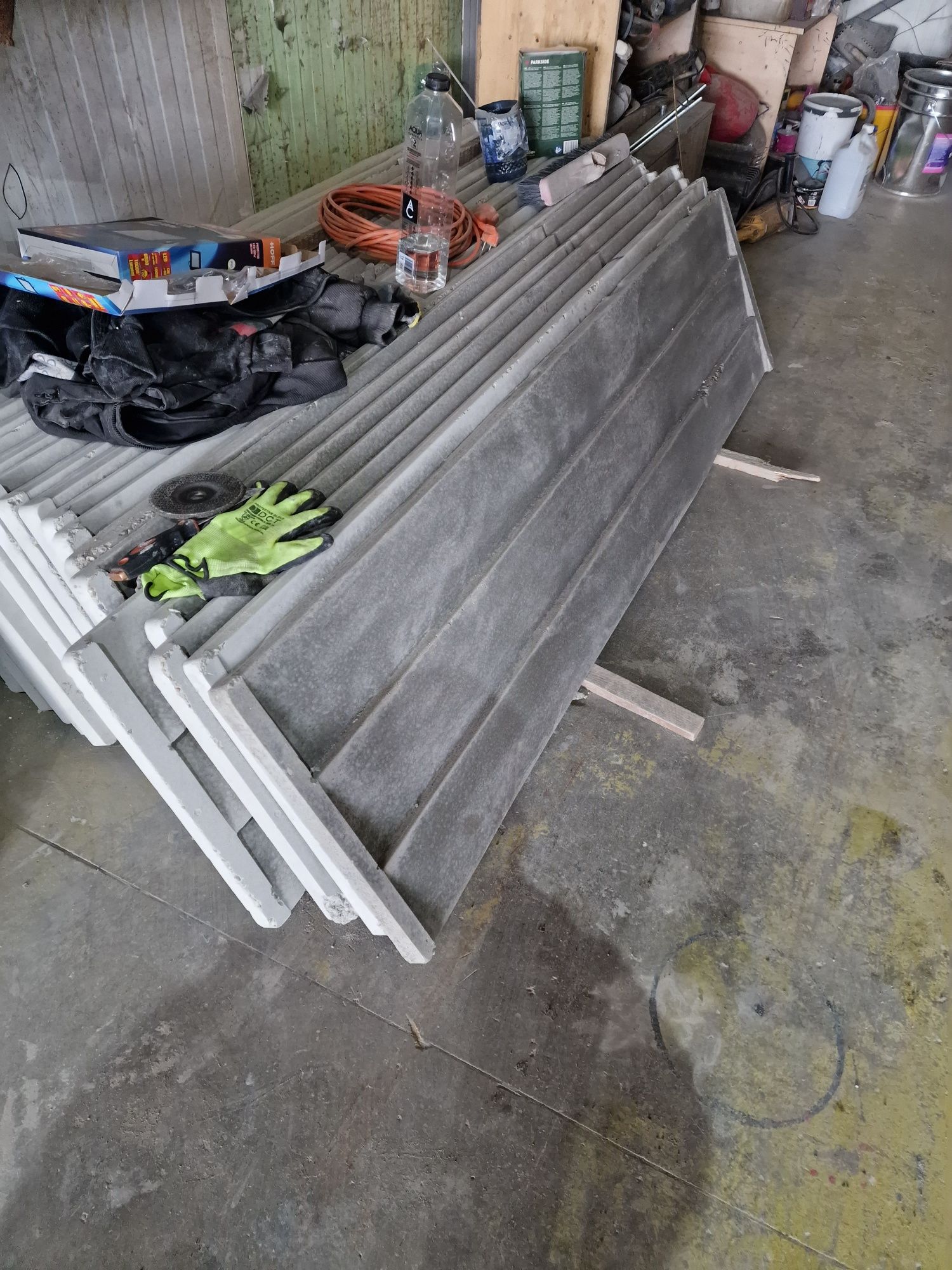 Capac beci metalic , Garduri din beton