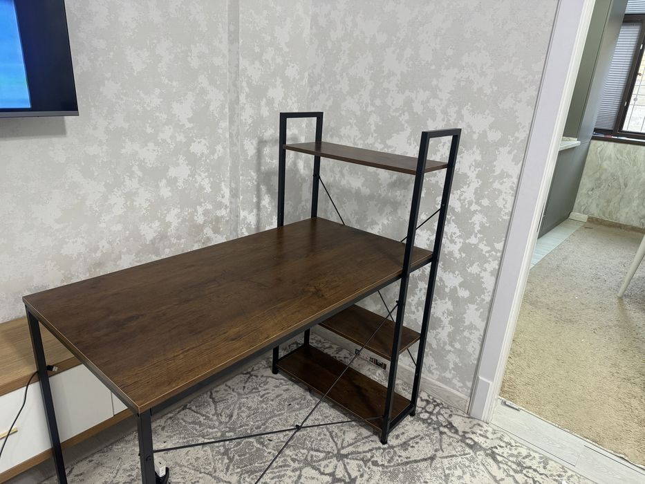 Компьютерный стол / стол для маникюра Стол новый / стол для цветов