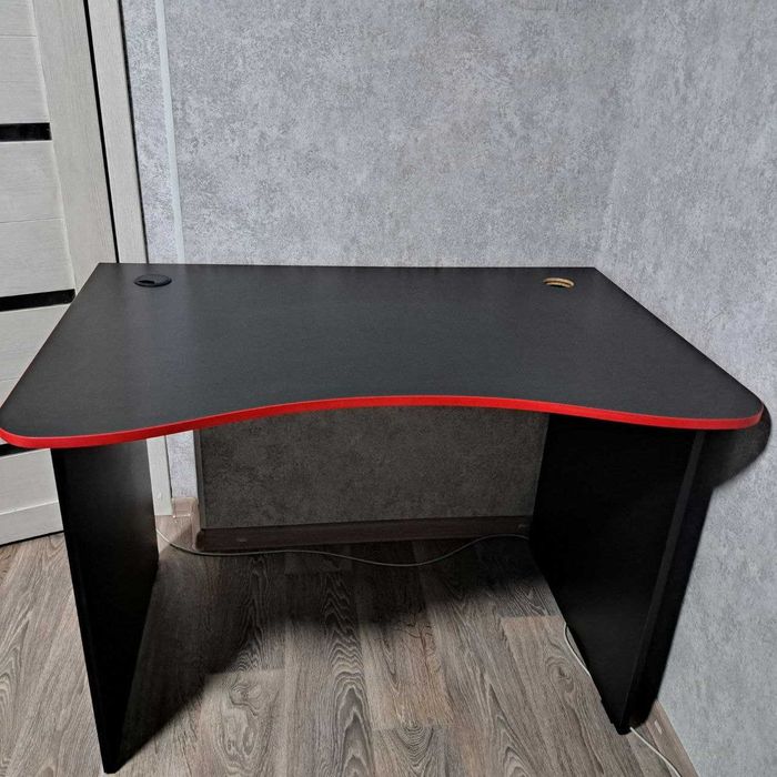 Компьютерный стол 110х70см