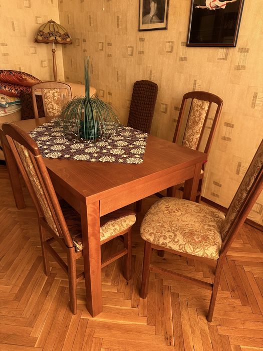 Поръчкова маса с шест стола