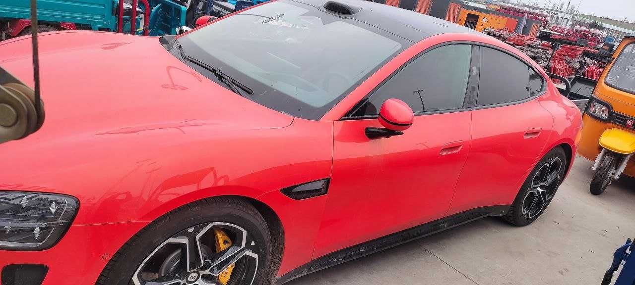 автомашина Xiaomi SU7