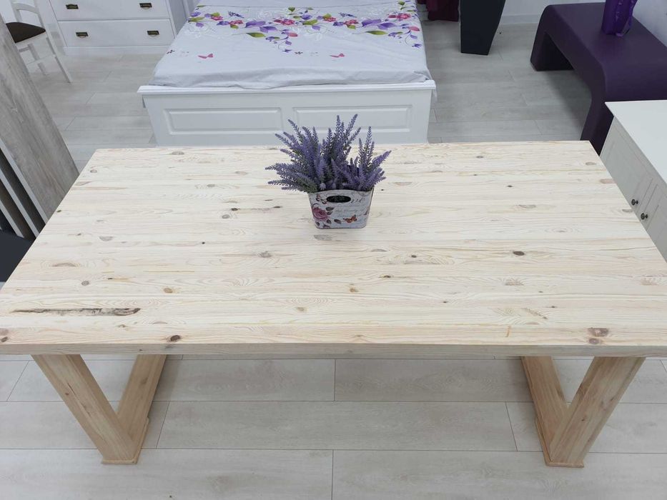 Producem blaturi din lemn masiv de pin cu grosimi diferite.